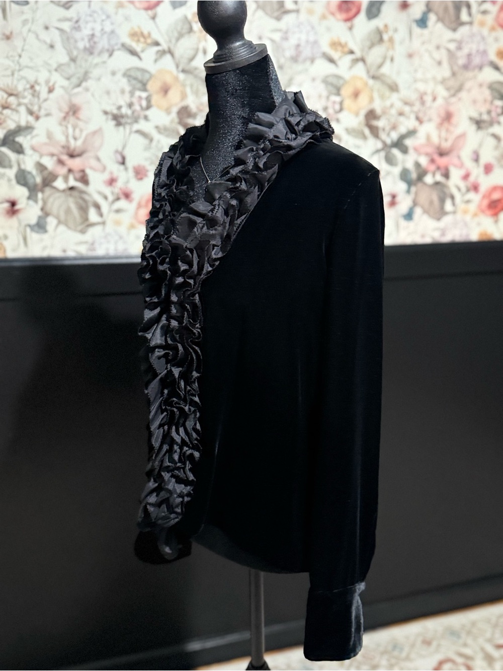 Ralph Lauren Black Ruffled Velvet Scarf Collar